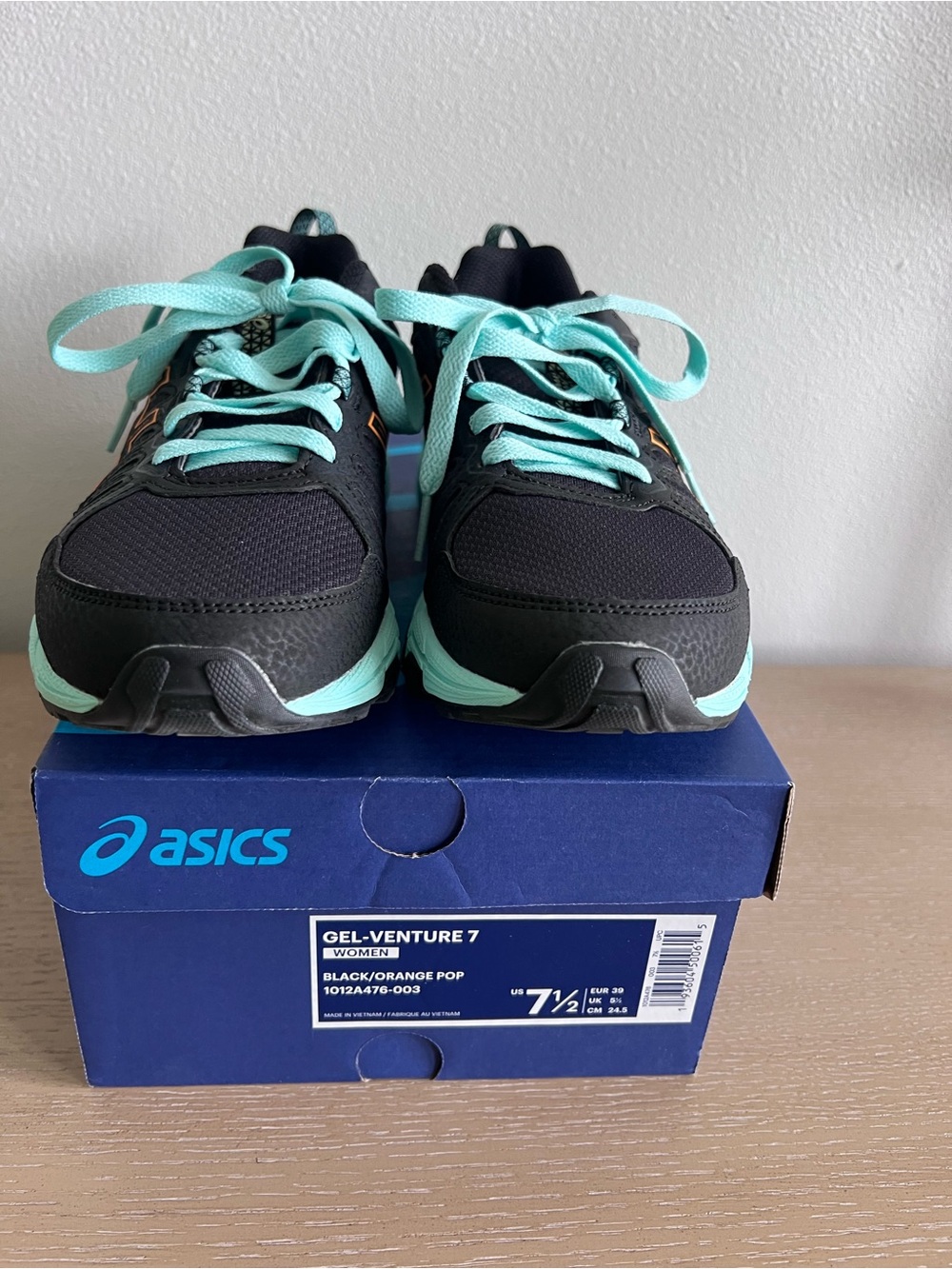 New Asics Black Athletic Shoes with Mint Laces and Trim size 7 1/2